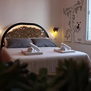 Liotru Maisonne, With En-suite Bathroom And Shared Bathroom Italien